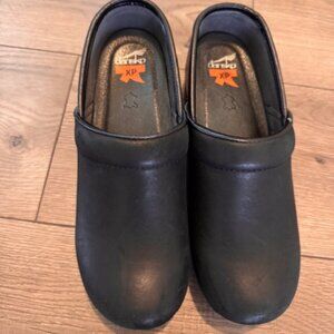 Dansko XP Clogs Womens Black Leather Professional Shoe Size: 39 / 8.5